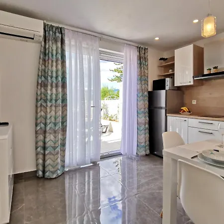 By The Sea Silo, Krk - 18721 Apartman *
